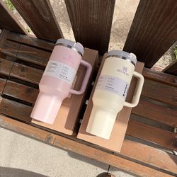 Stanley cup (White & Cherry Blossom Pink)