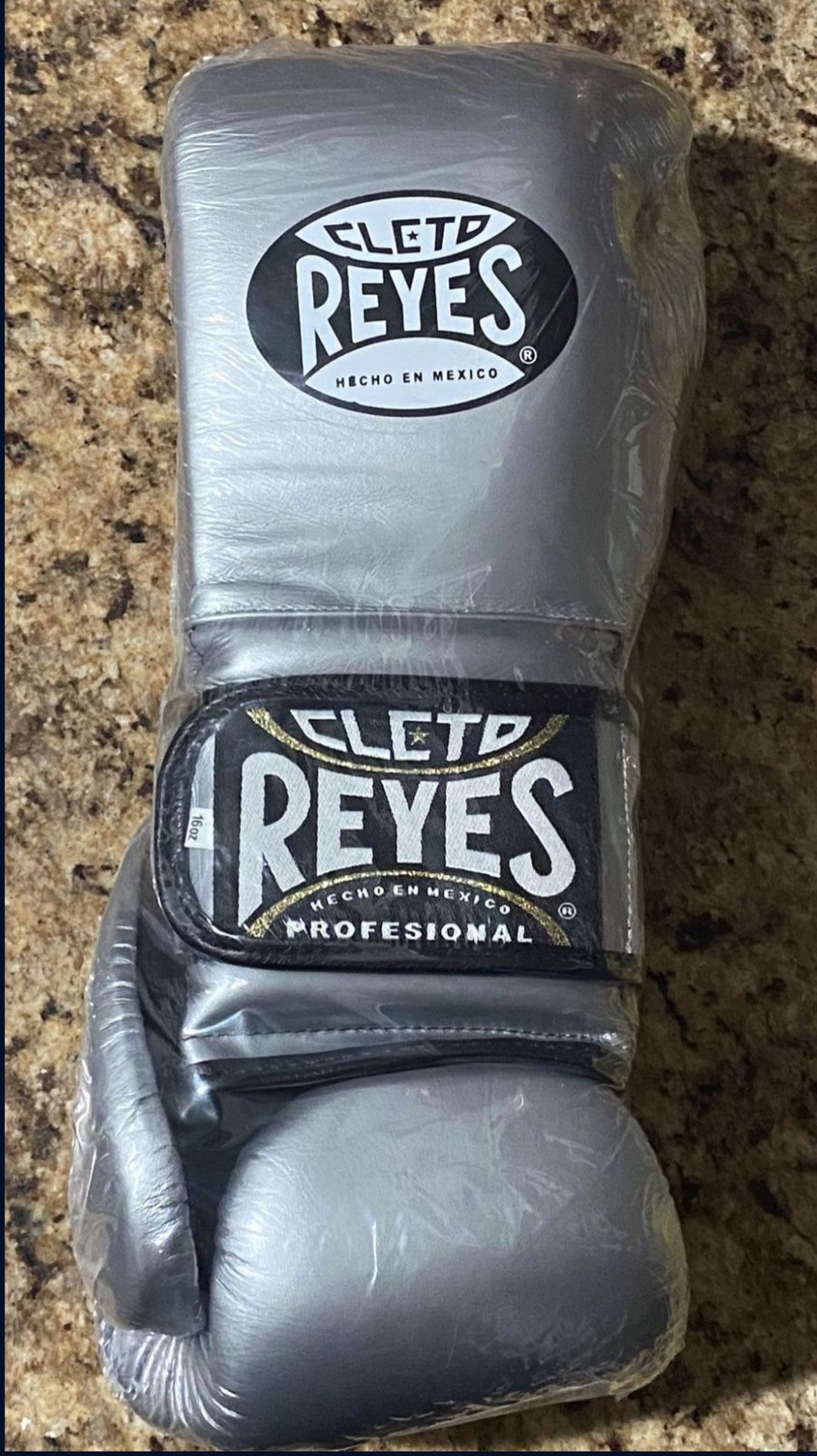 Cleto Reyes 16oz Velcro Silver Gloves