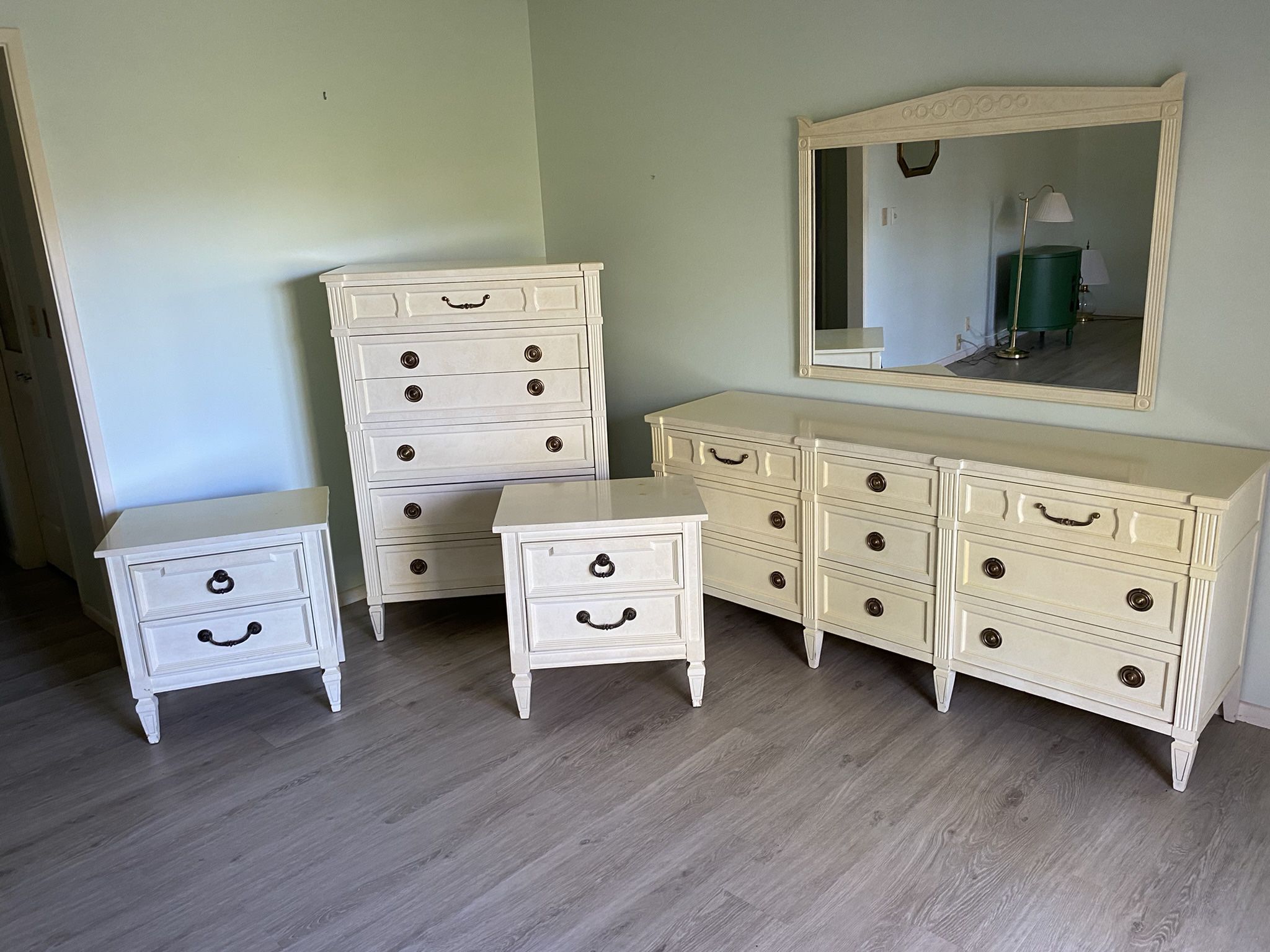 Vintage American Of Martinsville Bedroom Set. ITS AVAILABLE 