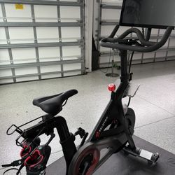 **LIKE NEW-PELOTON BIKE**