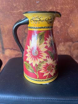 Pier One - sunflower pitcher - Approx 10inches tall x 6 inches at the base. No chips - excellent condition. #sunflowers #pitcher