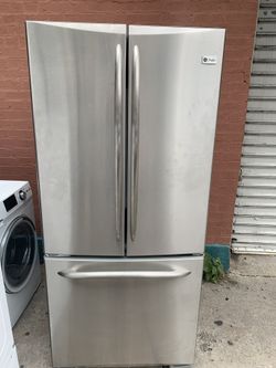 Nevera plein 30” freezer abajo GE profile