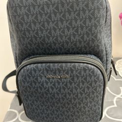 Michael Kors Cooper Logo Sling Pack