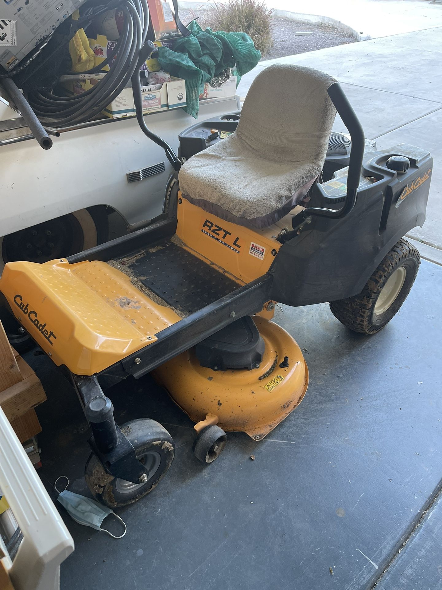 Cub Cadet RZT L ZERO TURN RIDER 42” Lawn Mower