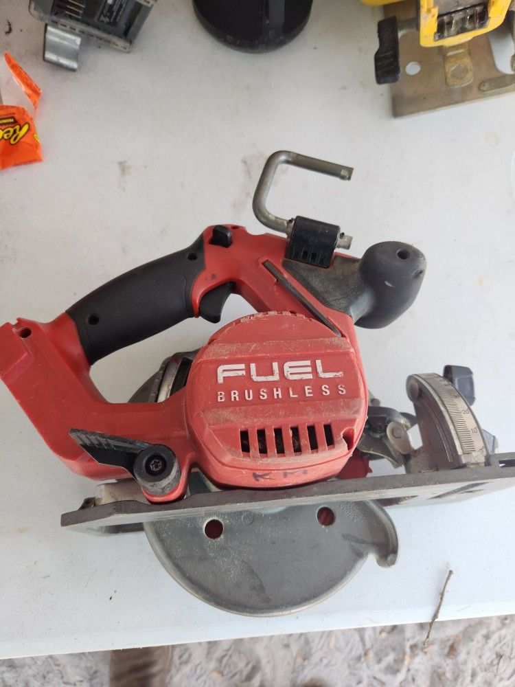 Milwaukee M18 Brushless Circular Saw