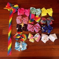 JoJo Siwa Bow Lot Of 13 With Bow Holder