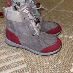 Kids Uggs Size 4
