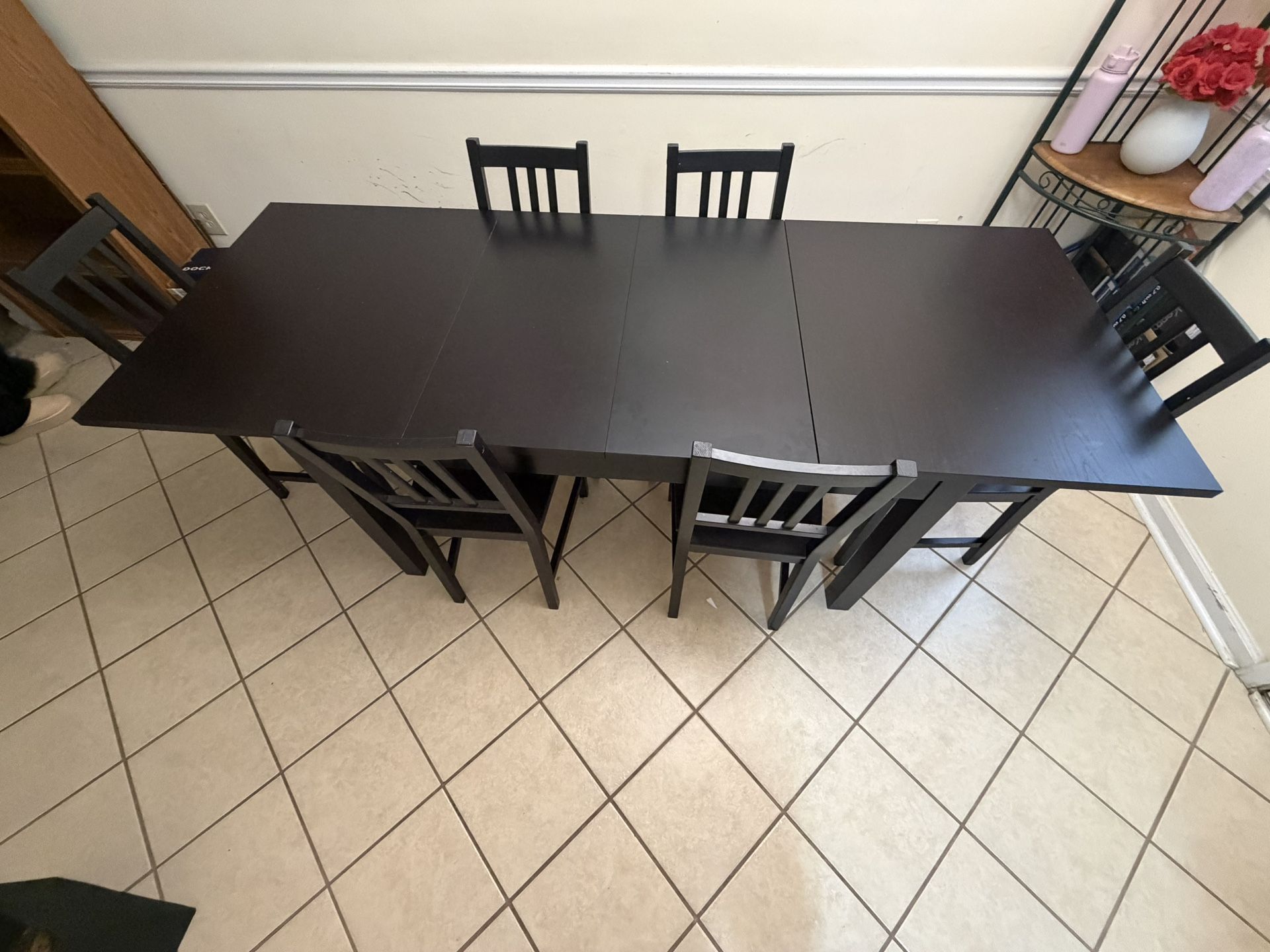Dining Table & Chairs 