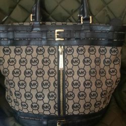 Michael Kors E-1312 Signature Jacquard Bag