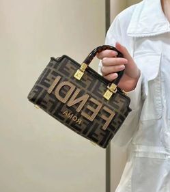 Adjustable and detachable shoulder strap cowhide Boston bag handbag shoulder messenger bag mini women's brown