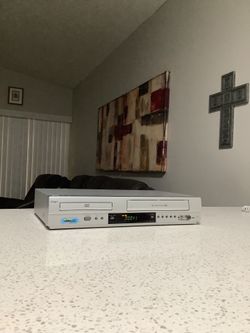 * ZENITH ALLEGRO * HQ 4-HEAD HI-FI STEREO VHS VCR AND DVD PLAYER AND CD PLAYER COMBO UNIT IN EXCELLENT LIKE NEW CONDITION . MUST SEE .