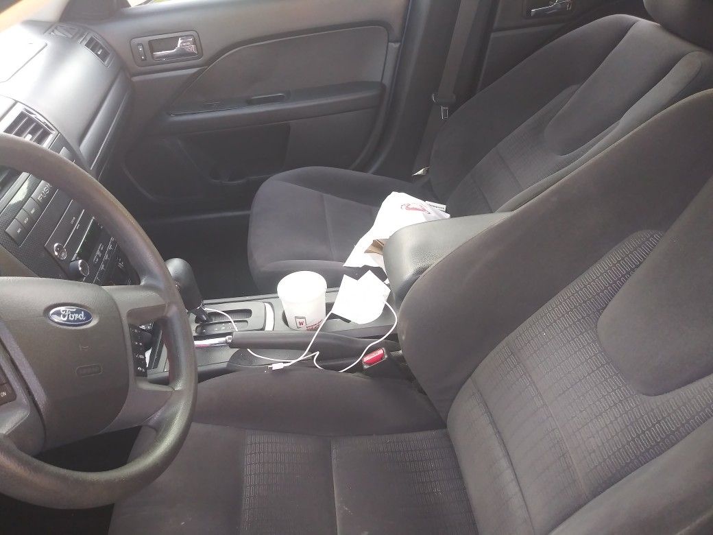 2009 ford fusion with two 12s DB Sub speakers and boss amp