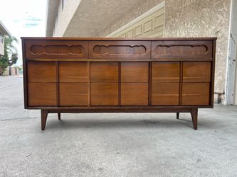 Mid-Century Modern Walnut 9-Drawer Dresser