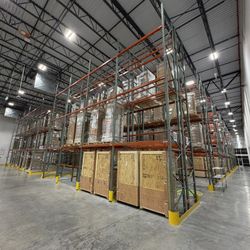 Industrial Teardrop Pallet Racks Beams Uprights Wire Decks 