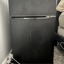 Mini Fridge 