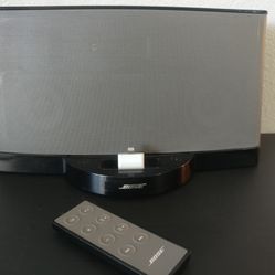BOSE SOUND DOCK WITH REMOTE LOCATED IN PORTERVILLE