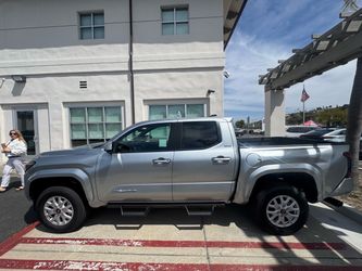 Tacoma predator side steps. (OEM)