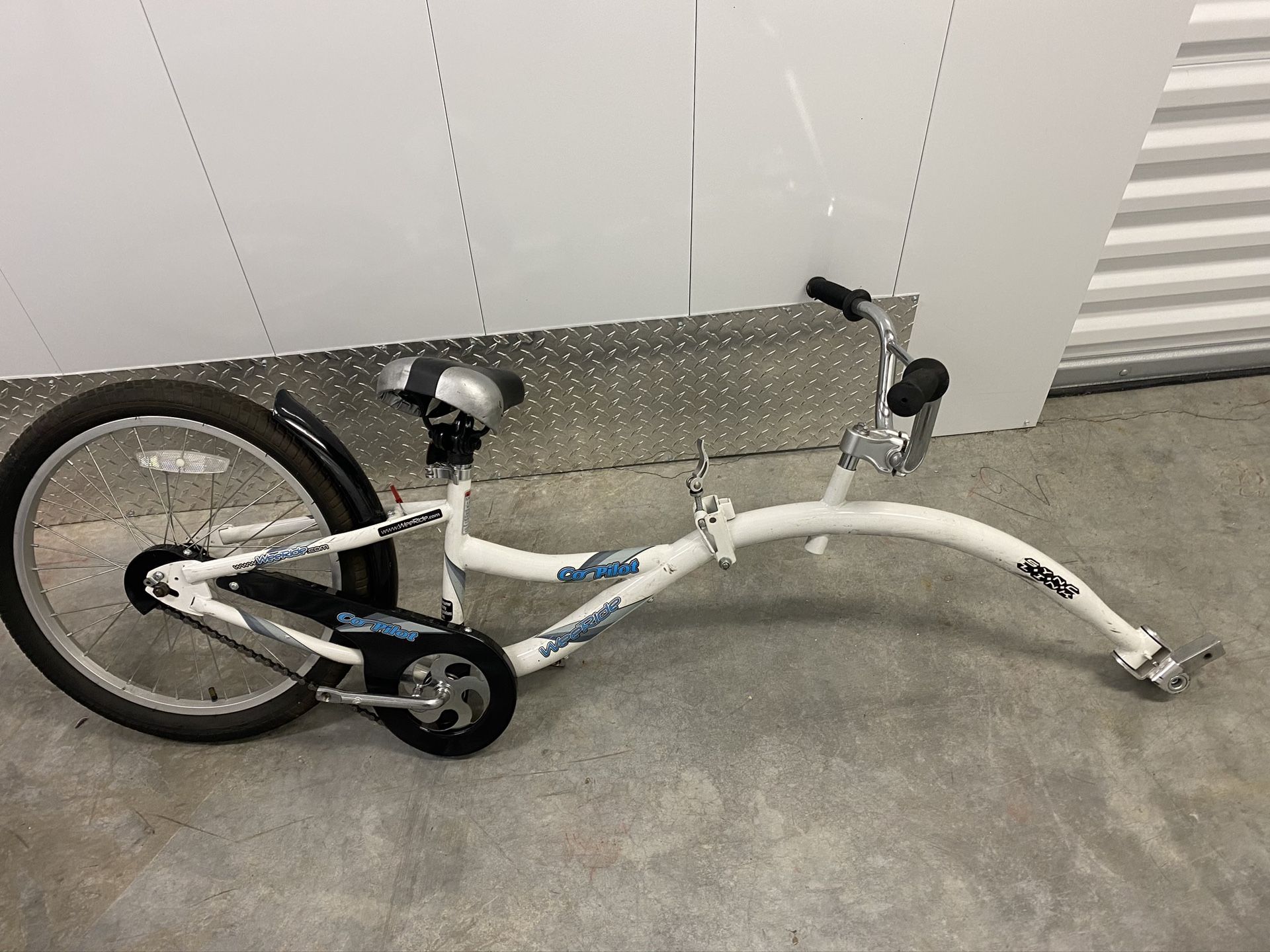 Free. PLS SEE ALL PICS. Bike trailer