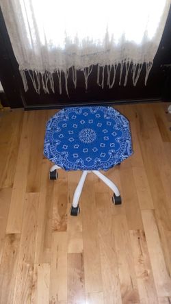 Blue bandanna rolling stool