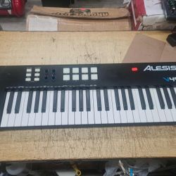 Alesis V61 MKII USB MIDI Keyboard Controller, 61-keys