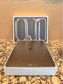 Apple iPad Pro OLED 13” M4 Wi-Fi + Cellular 256GB Space Black (Mint) (3 Cycle Count) ($1250 OBO)