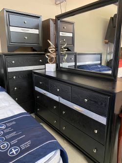 New black bedroomset (Dresser, Mirror, Nightstand and Chest)