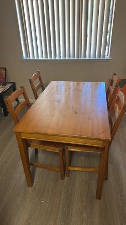 Move out sale : IKEA dining table