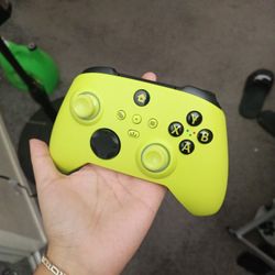 WIRELESS XBOX ONE CONTROLLER ( WASTING TIME= BLOCKED )