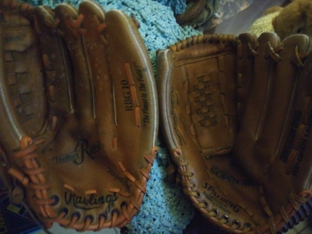 2 softball gloves rawling and spalding