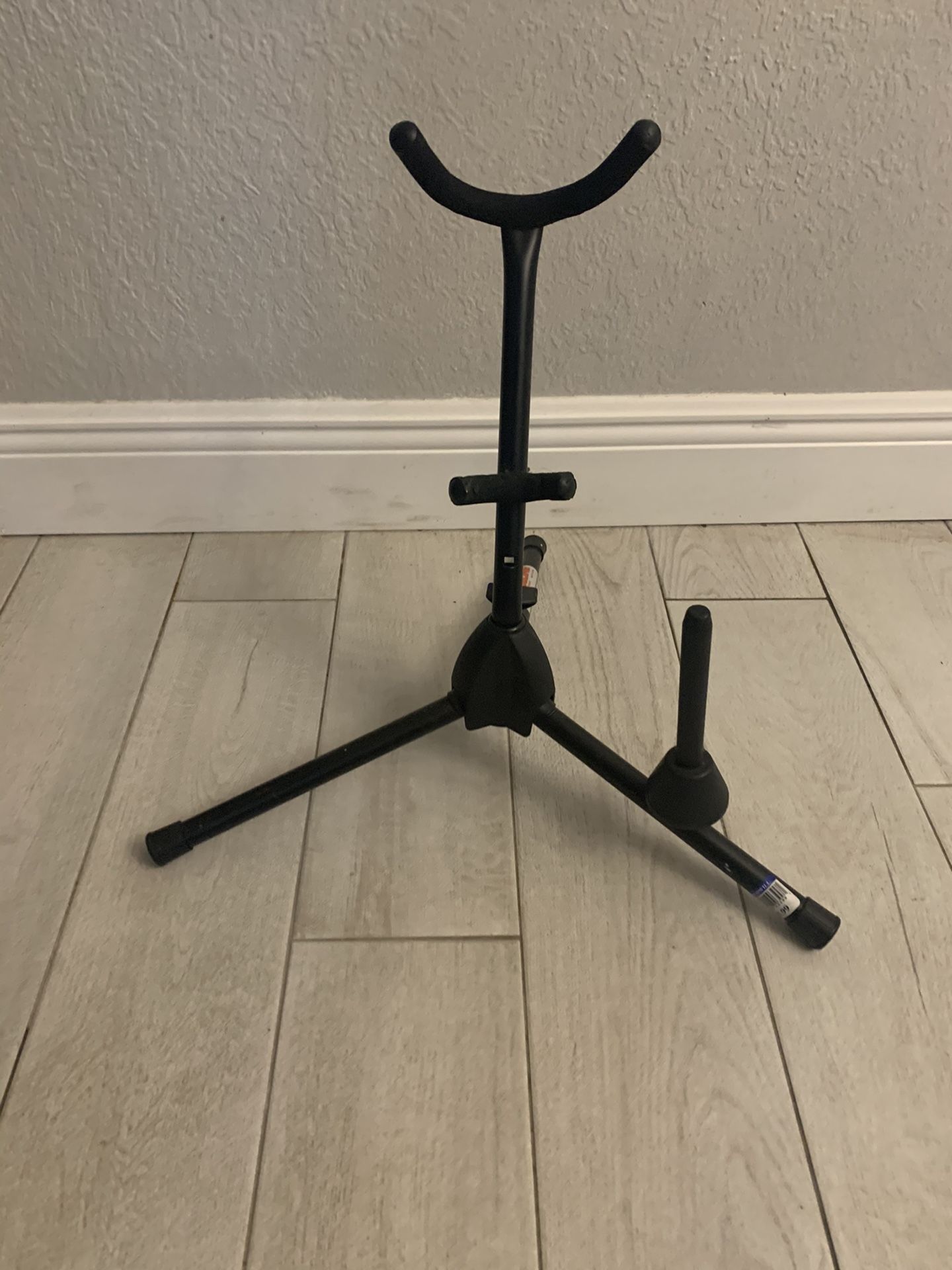 Saxophone stand