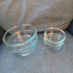 Pyrex Clear Glass Bowls.