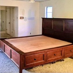 McKenzie Solid Wood 6 Piece Bedroom Set