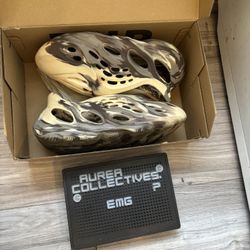 yeezy mx clay foam runner sz 8
