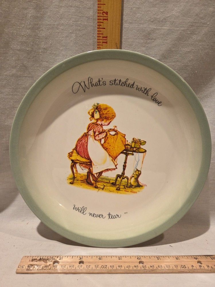 "Holly Hobbie" 10 1/4" collector Plate VTG 1972/ hanger-USA