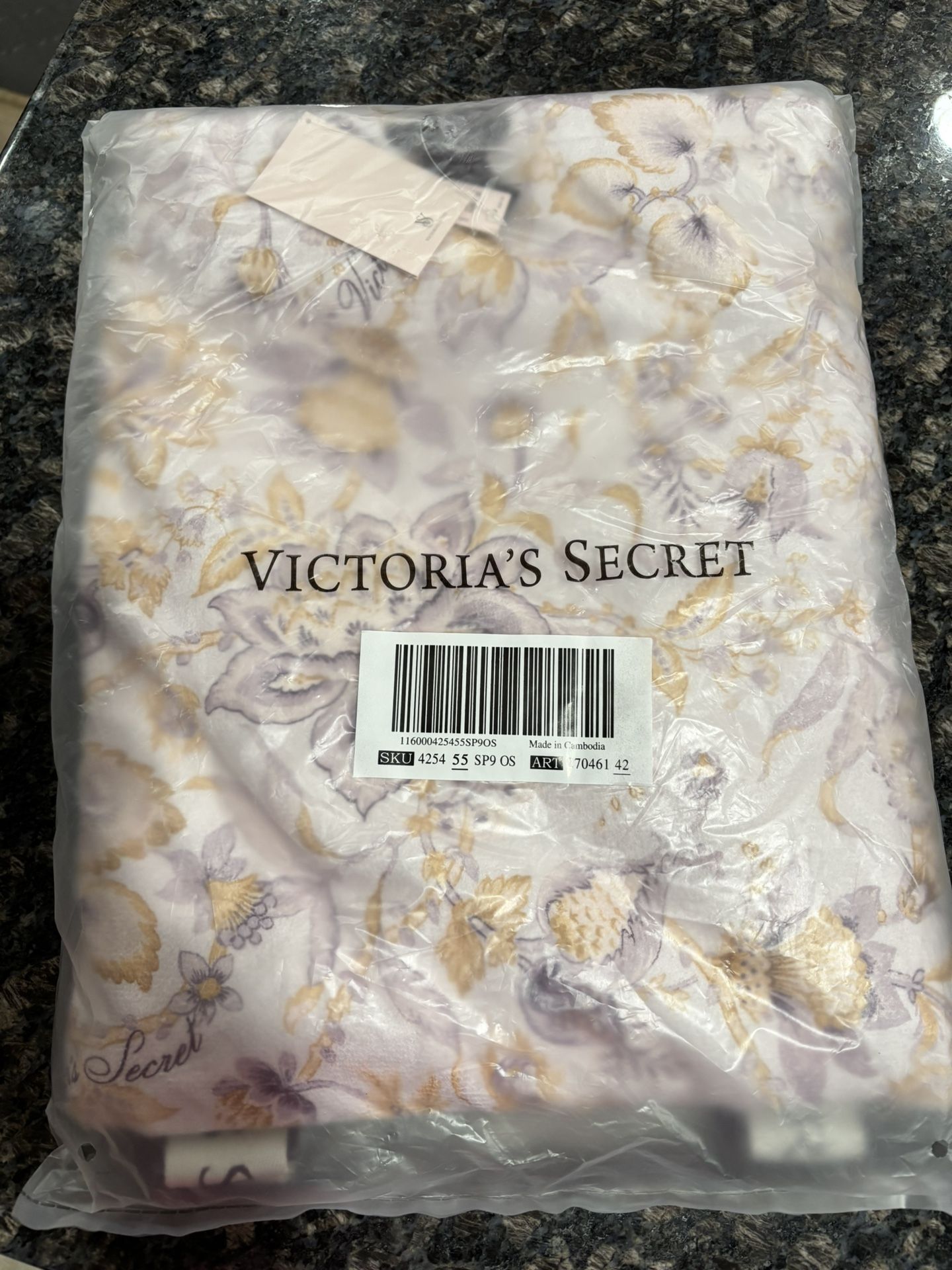 NEW VICTORIAS SECRET PINK PACKABLE BEACH TOWEL AND BACKPACK $20!!