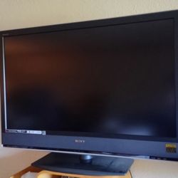 Huge 46" Sony Bravia Smart HDTV Flat screen 1080p HDMI 