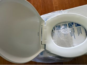 *** NEW - BEMIS AFFINITY TOILET SEAT****