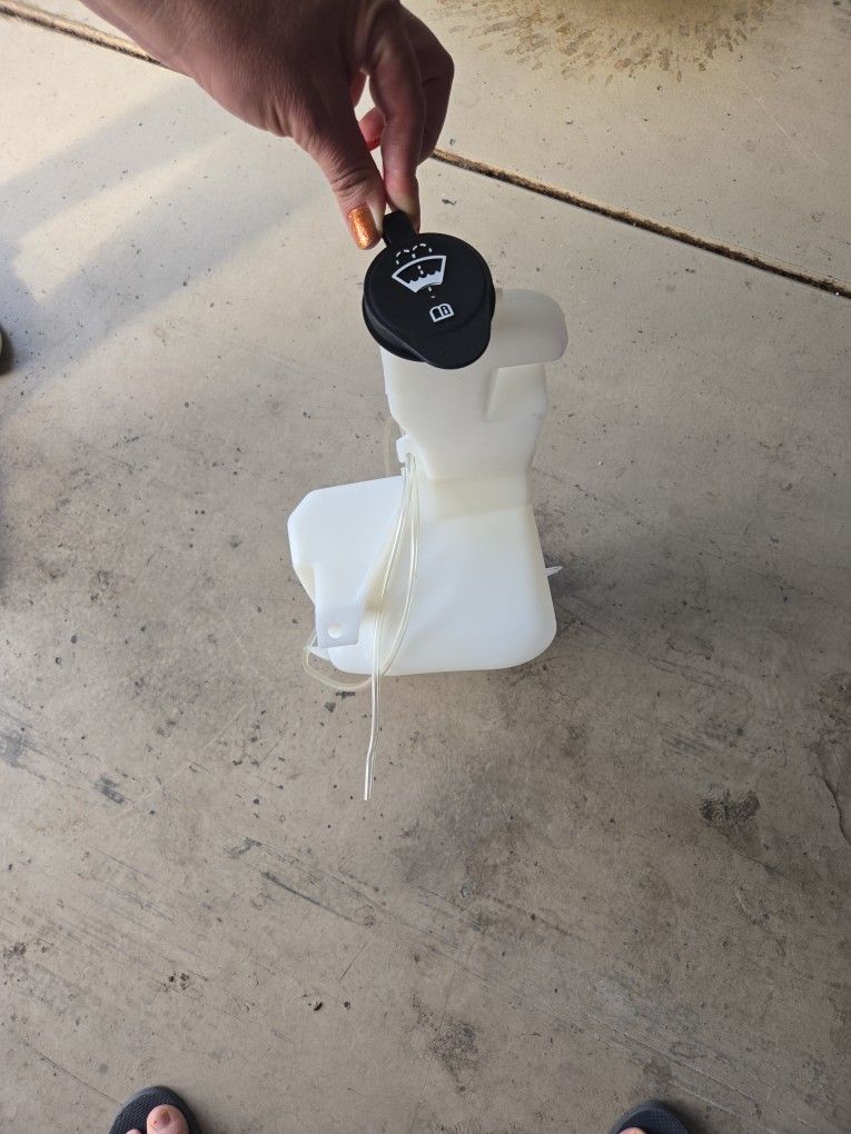 Windshield Wiper Reservoir 2000 Gmc Sierra