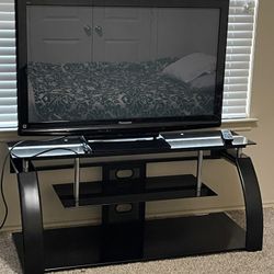Tv Panasonic 46”  y Tv Satnd  $250