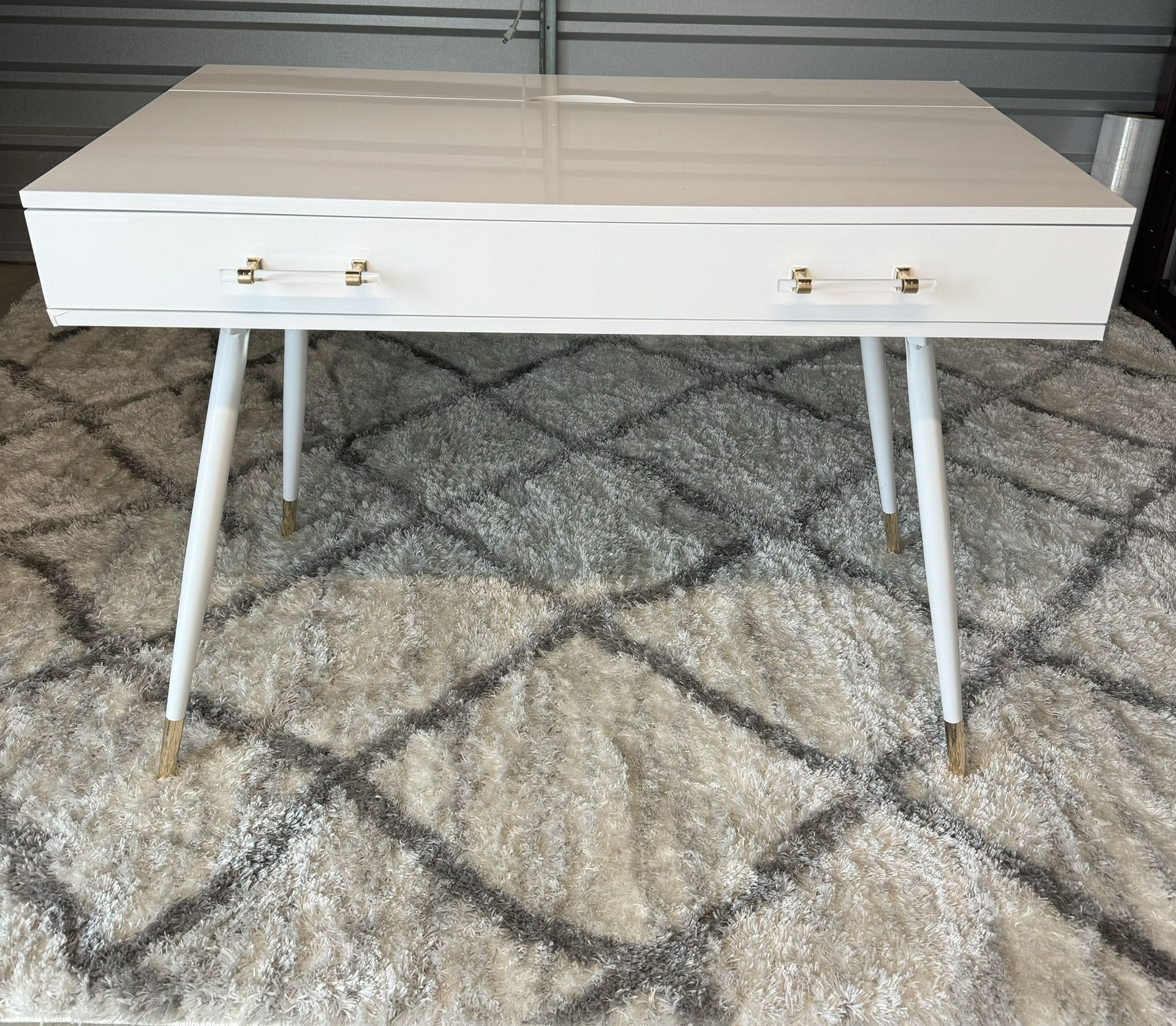 White Desk
