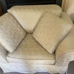Oversized Chair 