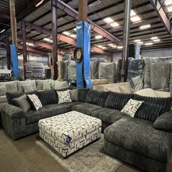 U Shape Sectional. 🚚WE DELIVER🚚