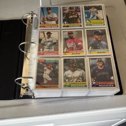 Huge Book Of Modern Baseball Cards 700+
