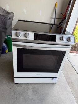 Samsung Bespoke 6.3 cu. ft. Electric Range (white glass).