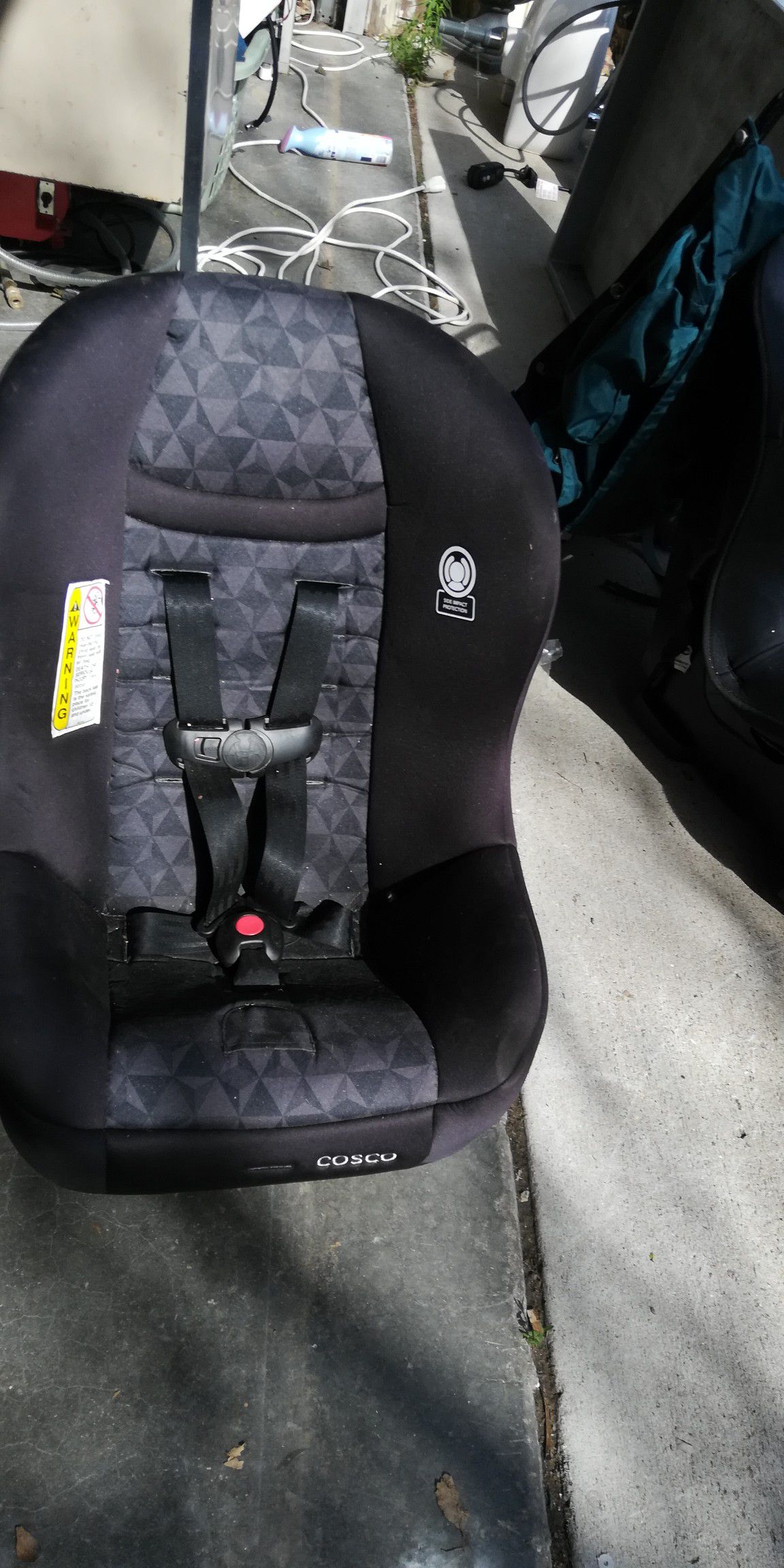 Baby car seat expires 2024/ needs some basic cleaning