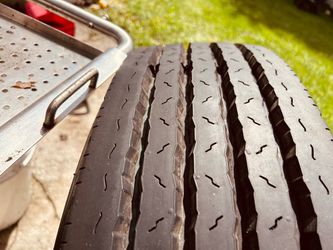 Used trailer tire 255/70/22.5