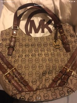 Like New MK Signature Print Purse.