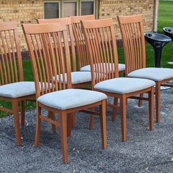 6 pretty matching dining room chair set TINLEY PARK PICKUP 