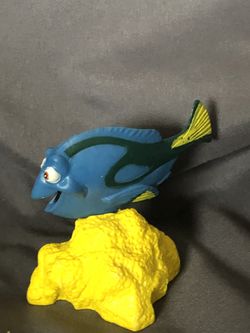 Disney Finding Nemo Dory figurine statue toy cake topper ! 💙 free gift with purchase!! 🥳🥳