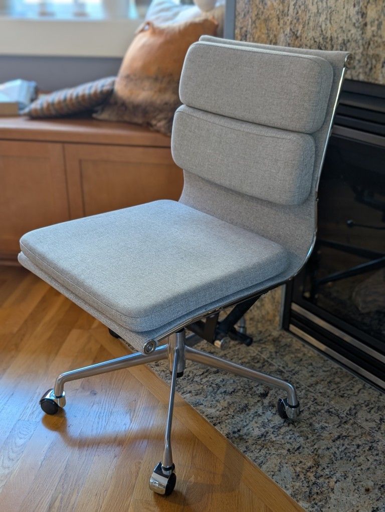 Office Desk Chair - Laura Davidson Soho II Management Chair